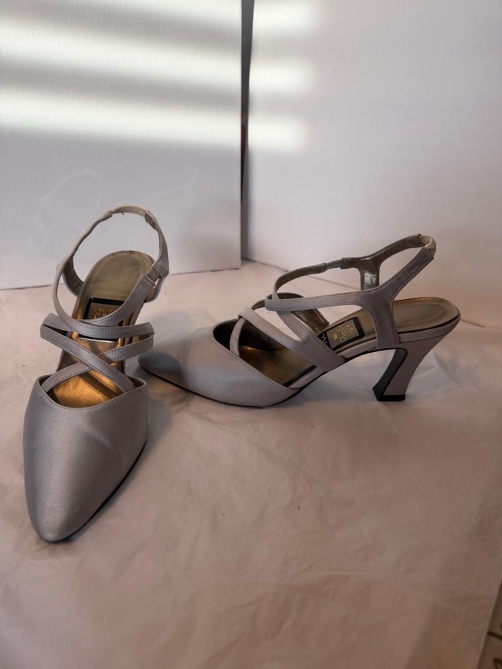 NINA Elegant Women's Strappy Pointed-Toe Heels in Light Gray Sz 7M